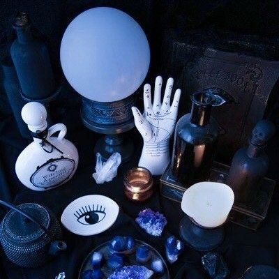 Divination Witch, Crystals Meanings, Ravenclaw Aesthetic, Witches Altar, High Elf, Magic Aesthetic, Trigger Happy, Aesthetic Tumblr, Witch Aesthetic