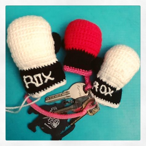 Gloves Crochet, Crochet Gloves, Boxing Gloves, Boxing, Winter Hats, Gloves, Craft Ideas, Crochet Hats, Amigurumi