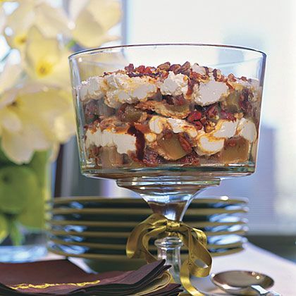 This decadent turtle trifle gets its flavor inspiration from classic turtle candy and features marscapone cheese, whipping cream, vanilla, pecan pie chunks, toasted pecans, and fudge cand caramel toppings. Turtle Trifle, Caramel Toppings, Oreo Trifle, Marscapone Cheese, Chocolate Fudge Topping, Turtle Candy, Trifle Dessert Recipes, Trifle Dish, Mudslide