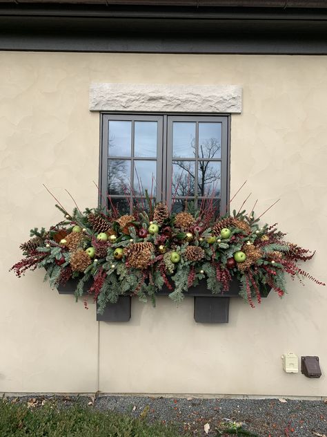 Winter Window Boxes, Christmas Window Boxes, Fall Window Boxes, Big Leaf Hydrangea, Summer Window, Winter Planter, Window Box Flowers, Winter Porch, Winter Window