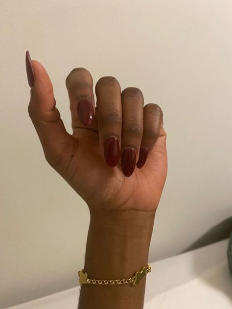 Nail Colors Maroon, Sade Aesthetic Nails, Maroon Gel Nails, Nail Designs Maroon, Cherry Brown Nails, Maroon Red Nails, Brown Red Nails, Sade Nails, Red Nails Burgundy