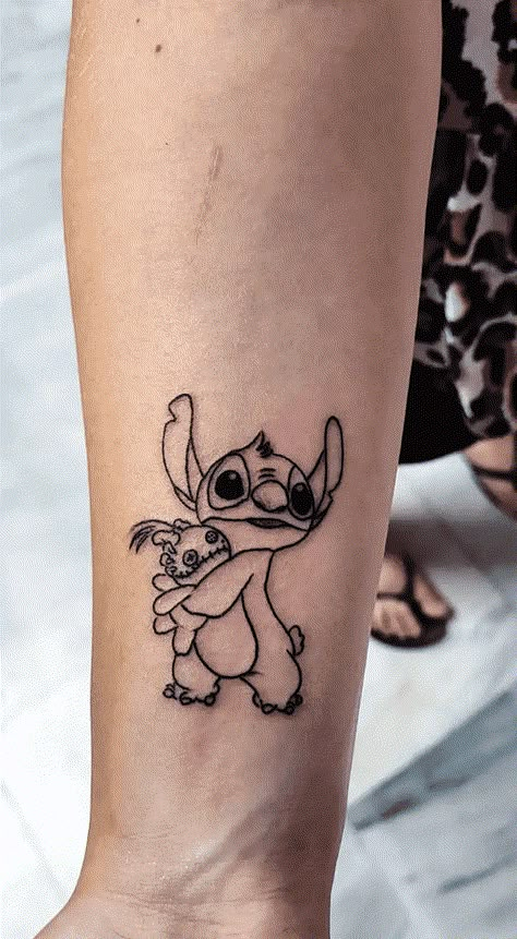 Stitch Tattoo Design Black, Simple Lilo And Stitch Tattoo, Black And White Stitch Tattoo, Stitch Fine Line Tattoo, Stitch Tattoo Ideas Black And White, Lilo And Stitch Minimalist Tattoo, Stich Tatoos Girl, Lilo And Stitch Tattoo, Disney Stitch Tattoo