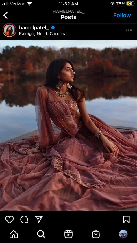 Poses For Lehenga Shoot, Photoshoot Ideas Indian Wear, Lehenga Sitting Pose, Lehenga Photoshoot Poses Outdoor, Ghagra Poses, Indian Wear Photoshoot Ideas, Lehenga Poses Instagram, Lehenga Photoshoot Poses, Lehenga Stills