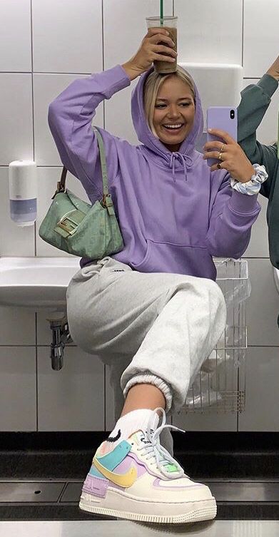 Lavender Hoodie Outfit Aesthetic, Lilac Hoodie Outfit, Pink Aesthetic Tumblr, Fashion Pink Aesthetic, Pink Hoodie Outfit, Hoodie Outfit Aesthetic, Hoddies Outfits, Oversized Hoodie Outfit, Soft Outfits