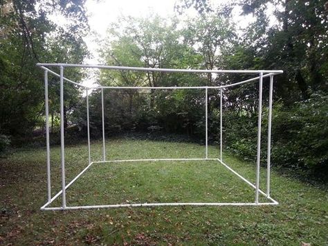 Sukkah pvc frame (on original post).  This design might be practical for a "covered patio" for our camp kitchen Diy Sukkah, Pvc Tent, Frame Tutorial, Pvc Canopy, Pvc Frame, Pergola Diy, Pvc Pipe Projects, Backyard Shade, Backyard Canopy