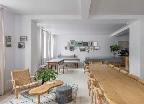 Holland Harvey revamps Georgian townhouses to form Inhabit hotel Blue Bookshelves, Timber Frame Joinery, Classic Dining Table, Small Lounge, Georgian Townhouse, Green Velvet Sofa, Exposed Brick Walls, Hotel Interiors, London Hotels