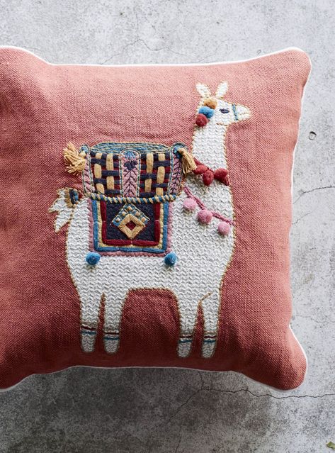 Diy Home Decor Bohemian, Llama Pillow, Bohol, Embroidered Cushions, Styl Boho, Ethnic Print, Baby's Room, Elegant Home Decor, Décor Diy