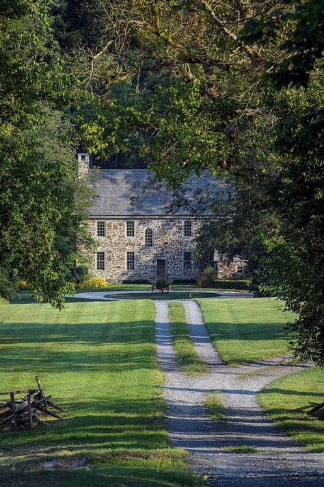 A historic stone house gets a beautiful update in the Pennsylvania countryside Garden Tools Decor, Old Country Houses, Stone Farmhouse, Rome Tours, Neoclassical Architecture, Cottage Exterior, Cleveland Museum Of Art, Countryside House, Stone Cottage