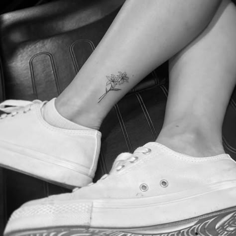 Lilies tattoo on the ankle. Inner Ankle Tattoos, Tattoo Calf, Cute Ankle Tattoos, Lillies Tattoo, Lily Flower Tattoos, Ankle Tattoos For Women, Sunflower Tattoos, Lily Tattoo, Dainty Tattoos