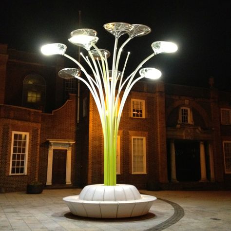 Solar Tree by Ross Lovegrove Solar Tree, Desain Pantry, Urban Lighting, Light Pole, Urban Furniture, Urban Architecture, Light Sculpture, Street Furniture, Street Design