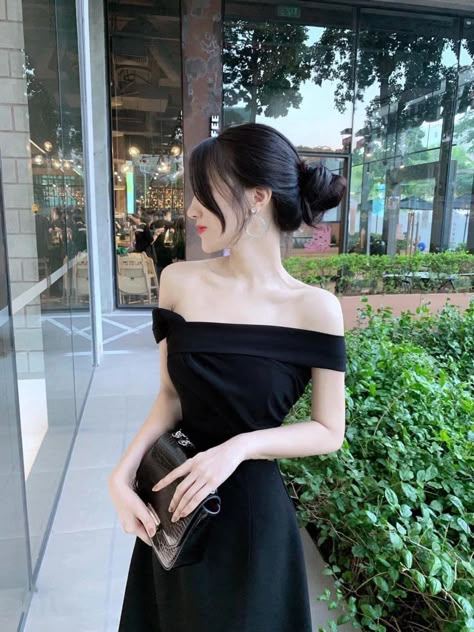 Black Dress Korean Style, Ulzzang Body, One Peace Dress, Ulzzang Dress, Grad Dress Ideas, Dress Korea, Girls Black Dress, Elegant Clothes, Elegant Party Dresses