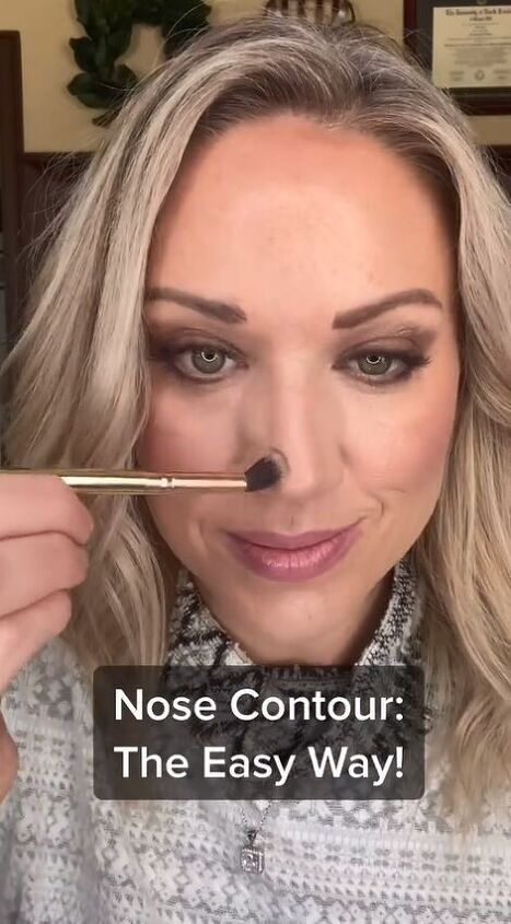 This guide shares the easy way to contour your nose. Learn a simple contour hack in this quick post. How To Contour Wide Nostrils, How To Contour A Pointy Nose, How To Make Nose Look Shorter, How To Contour Large Nose, Contouring Nose Smaller, Contour For Smaller Nose, Contouring The Nose, Contour Large Nose, How To Contour Nose Smaller