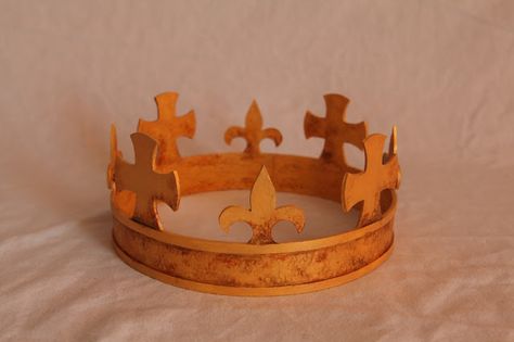 The Prop Solve : Macbeth's Crown Scottish Crown, Macbeth Play, Crown Photo, Foam Wigs, Crown Template, Shakespeare Theatre, Crown Photos, Theatre Props, Stage Props