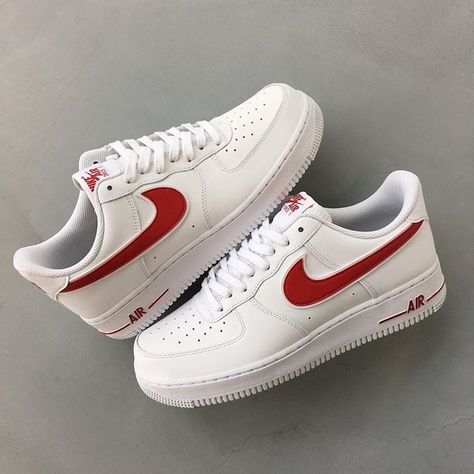 Nike AF1. Nike Air Force White, Tommy Shoes, Zapatillas Nike Air Force, White Sneakers Nike, Bujo Themes, Air Force 1 Outfit, Style Scrapbook, Air Force Shoes, Basket Nike