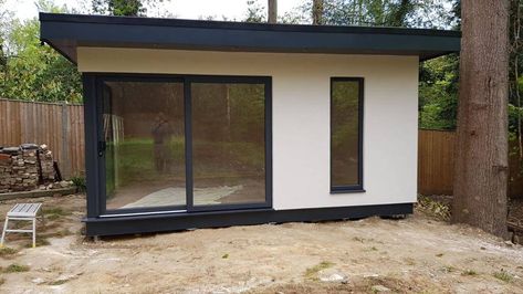 Garden Studio for Art Room | Bridge Timber Garden Rooms Garden Office With Pergola, Small Garden Gym Room, Garden Room Woodworking Plans, Small Garden Office Pod, Oak Framed Garden Annexe, Insulated Garden Room, Modern Study, Back Garden Design, Backyard Office