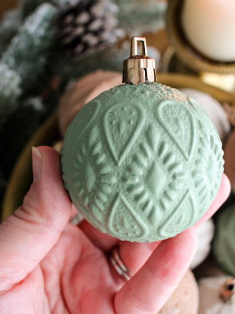 Upcycling Christmas Ornaments, Refurbished Christmas Balls, Spray Painted Ornaments, Painting Old Christmas Ornaments, Repurpose Ornaments Christmas Balls, Upcycle Christmas Ornament Balls, How To Redo Old Christmas Ornaments, Upcycle Christmas Ornaments, Upcycled Christmas Ornaments