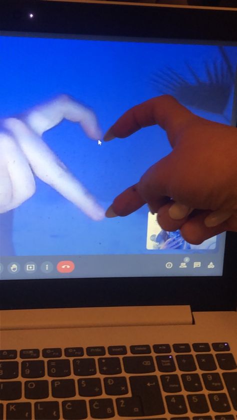 Couple Distance Aesthetic, Long Distance Best Friends Aesthetic, Online Couple Aesthetic, Long Distant Couple Aesthetic, Ldr Pictures Couple Aesthetic, Long Distance Friends Aesthetic, Online Love Relationships, Online Relationship Long Distance, Longdistancerelationship Pic Aesthetic