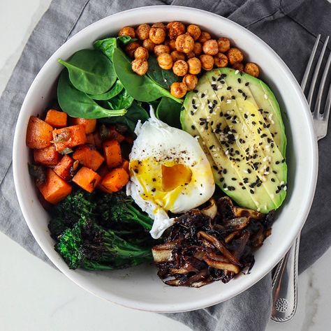 Sweet Potato Spinach, Buddha Bowls, Healthy Grains, Poached Egg, Buddha Bowl, Physical Wellness, Iron Skillet, Roasted Sweet Potatoes, Roasted Veggies