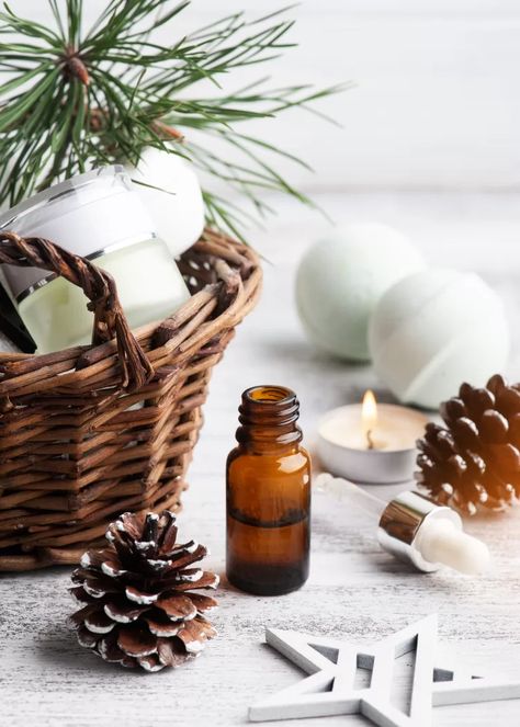 Discover 18 cozy winter essential oil blends for diffusers, candles, and soaps. Learn how to use them for a warm, inviting home. Winter Essential Oil Blends, Essential Oil Candle Blends, Diy Holiday Candles, Oil Candles Diy, Essential Oil Candles Diy, Candle Scents Recipes, Warm Inviting Home, Candle Scents, Candles Diy