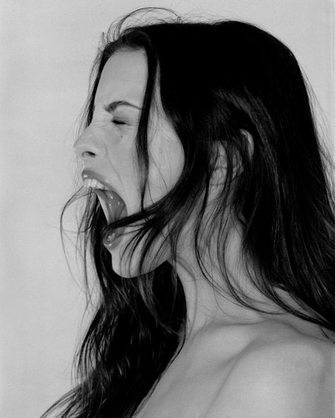 Liv Tyler 얼굴 드로잉, Edward Weston, Ellen Von Unwerth, Liv Tyler, Face Expressions, Vogue Russia, Facial Expressions, Famous Faces, White Photography