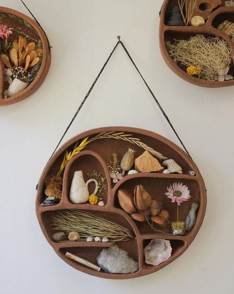 Naturalist Decor Interior Design, Clay Decor Ideas, Clay Handbuilding Ideas, Ceramic Shelves, Deco Nature, Keramik Design, Pottery Classes, Ceramics Pottery Art, Ceramics Ideas Pottery