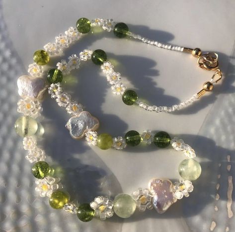 Kawaii Y2k, Grunge Jewelry, Green Accessories, Indie Jewelry, Fairy Jewelry, Kawaii Jewelry, Beaded Necklace Diy, Funky Jewelry, Handmade Jewelry Diy