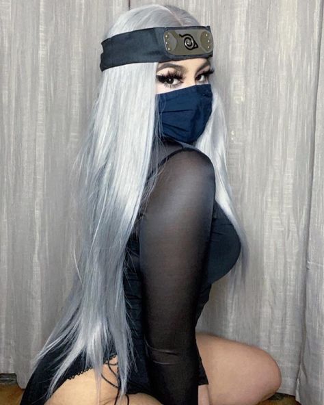 Womens Anime Cosplay, Anime Women Costume, Sasuke Cosplay Female, Naruto Costume Ideas, Female Kakashi Cosplay, Hot Cosplay Ideas Female, Naruto Costume Female, Anime Halloween Costume Women, Easy Cosplay Ideas Women Anime