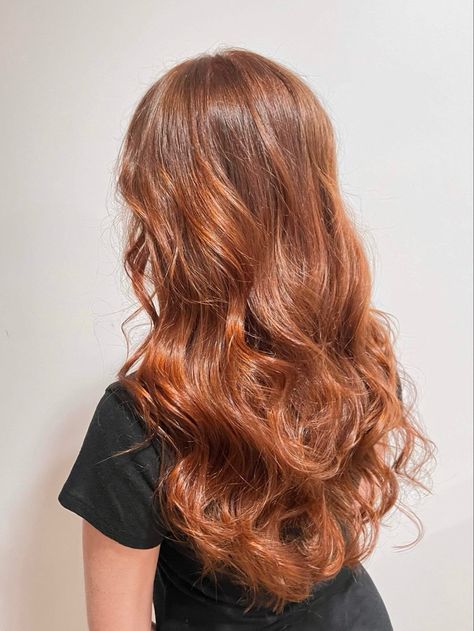 Vibrant reddish orange hair color Reddish Orange Hair, Cute Hair Looks, Orange Hair Color, Ginger Red Hair, Auburn Hair Color, Hair Color Orange, Hair Colors And Styles, Brooklyn And Bailey, Ginger Red