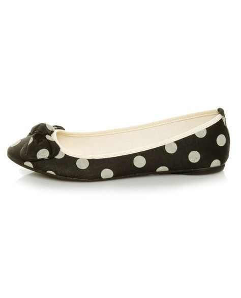 adorable shoes Polka Dot Flats, Dresses Trendy, Tops Fashion, Beauty Clothes, Cute Sandals, Junior Outfits, Crazy Shoes, Black Polka Dot, Trendy Tops