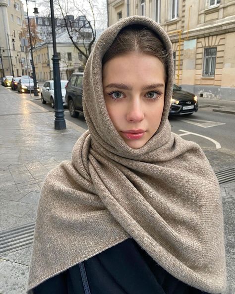 11.7k Likes, 110 Comments - Соня Брейдо (@breydosonya) on Instagram: “😊” Winter Headscarf, Christian Veils, Cute Modest Outfits, Favorite Hairstyles, Pinterest Outfits, Ideas For Instagram Photos, Girl Icons, Fall Winter Outfits, Modest Outfits