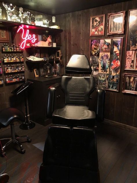 Cover Ups Tattoo, Tattoo Shop Interior, Tattoo Shop Decor, Tattoo Studio Interior, Tattoo Studio Design, Tattoo Station, Melissa Foster, Tattoo Salon, Salon Suites