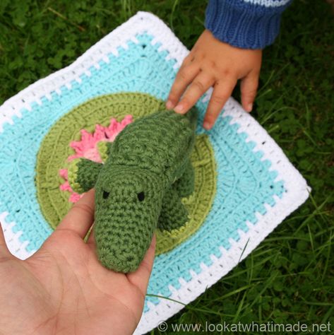 Crochet Gator Pattern Free, Crochet Gator, Crochet Crocodile Pattern, Crochet Popcorn, Crochet Crocodile, Yarn Holder, Popcorn Stitch, Crocodile Stitch, Crochet Geek