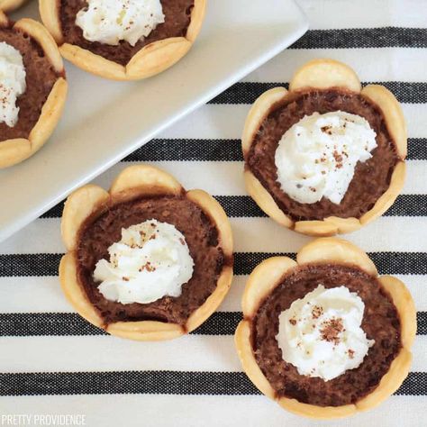 Mini Chocolate Pies Cream Cheese Veggie Dip, Mini Chocolate Pies, Chess Pies, Mini Chocolate Pie, Chocolate Chess Pie, Dinner Party Desserts, Chess Pie, Cream Cheese Pie, Pie Pops