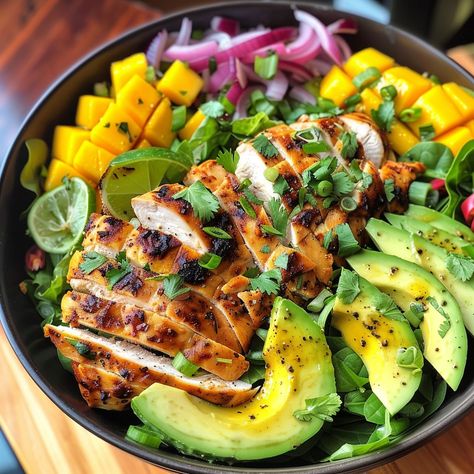 Chicken And Mango Salad Recipe, Avocado Salad Chicken, Chicken Salad Bowl, Mango Salad Recipe, Lime Salad, Salad Avocado, Mixed Salad, Simple Family Meals, Ripe Mango