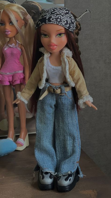 Bratz Witch Doll, Bratz Outfits Yasmin, Brat Doll Outfit, Yazmin Outfits Bratz, Dress Like A Bratz Doll, Easy Bratz Costume, Bratz Dolls Y2k, Bratz Dolls Yasmin Outfit, Brats Aesthetic Outfit