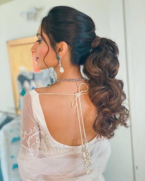 Latest Bridal Lehenga Designs - Designer Lehenga Images Side Ponytail Wedding Hairstyles, Side Ponytail Wedding, Messy Ponytail Hairstyles, Wedding Ponytail Hairstyles, Bridal Ponytail, Wedding Ponytail, Stylish Ponytail, Pony Hairstyles, High Ponytail Hairstyles