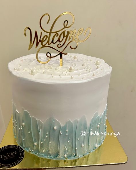 A warm welcome never tasted so sweet! 🍰 This beautifully designed cake, featuring a charming welcome sign, was made for a cherished client. Ready to elevate your next gathering with a custom creation? Reach out today @tlbakesmoga to discuss your ideas! #BakingWithLove #CakeArt #WelcomeHome #welcomecake #CakeDecor #customizedcakes #BakingJoy #CelebrationCake #DessertLovers #CakeArt #HomemadeGoodness #CakeInspiration #homebaker #homebakery #mogabaker #tlbakesmoga Welcome Cake Design, Welcome Cake Ideas, Welcome Cake, Welcome Home Cake, India Cakes, Welcome Home Cakes, Home Cake, Welcome Back Home, Designer Cakes