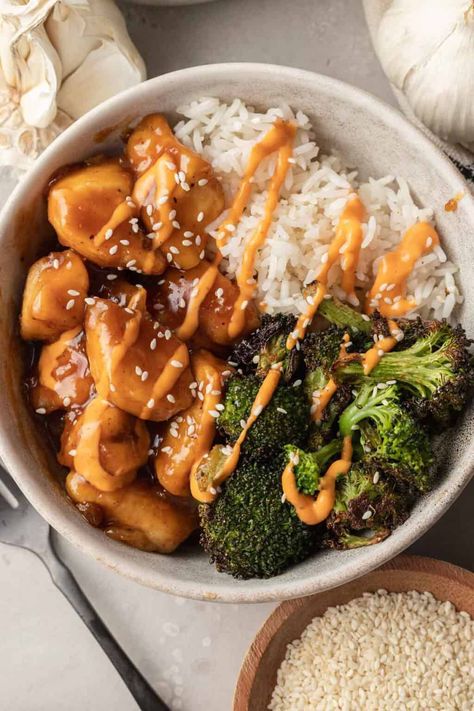 Enjoy a flavorful, protein-packed dish with this Honey Garlic Chicken. Eat bite is overflowing with flavor! Paired with broccoli and rice, the meal is nutrient-rich, filling, and extra satisfying. Honey Pasta, Honey Sauce For Chicken, Easy Honey Garlic Chicken, Erin Lives Whole, Garlic Chicken Stir Fry, Tortellini Pasta Salad, Broccoli And Rice, Pasta Salad With Tortellini, Chicken Rice Bowls