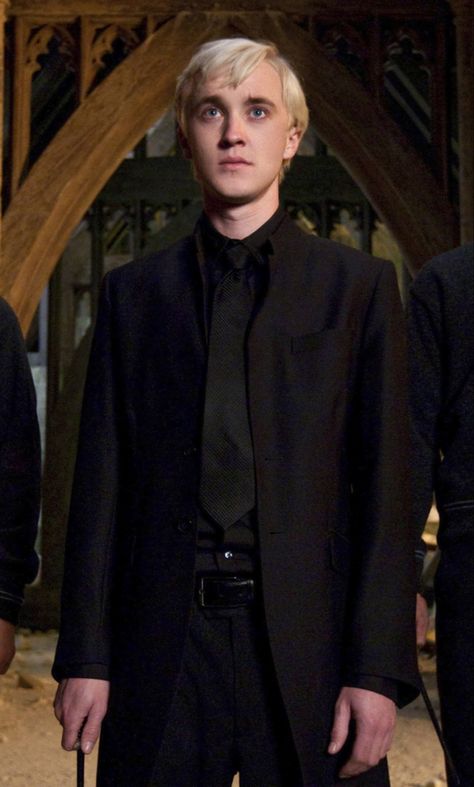 Draco Malfoy Deathly Hallows, Drako Malfoy, Malfoy Family, Draco Malfoy Hot, Draco Malfoy Imagines, Draco Malfoy Aesthetic, Lucius Malfoy, Tom Felton Draco Malfoy, Draco Harry Potter