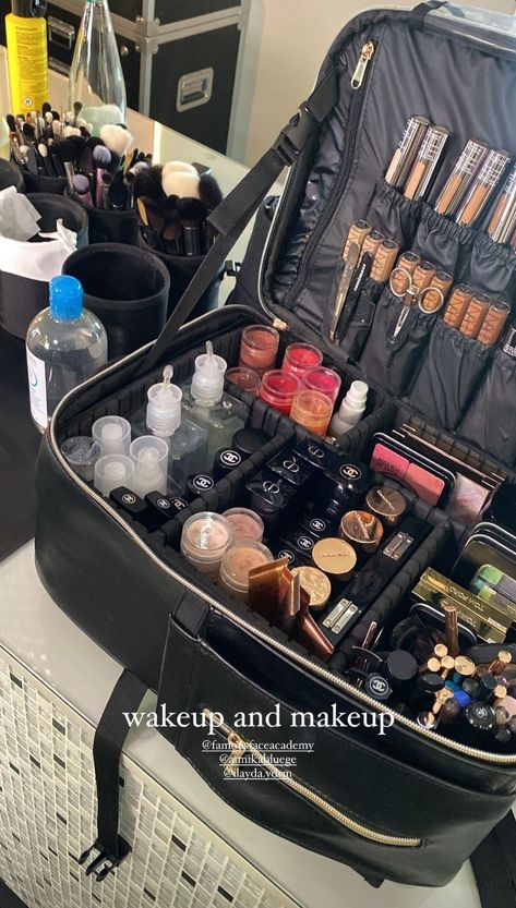 Cosmetology School Makeup, Mua Business, Professional Makeup Artist Kit, Cosmetology Makeup, Makeup Artist Career, Makeup Artist Kit Essentials, Artist Career, Beauty School Cosmetology, Makeup Artist Quotes