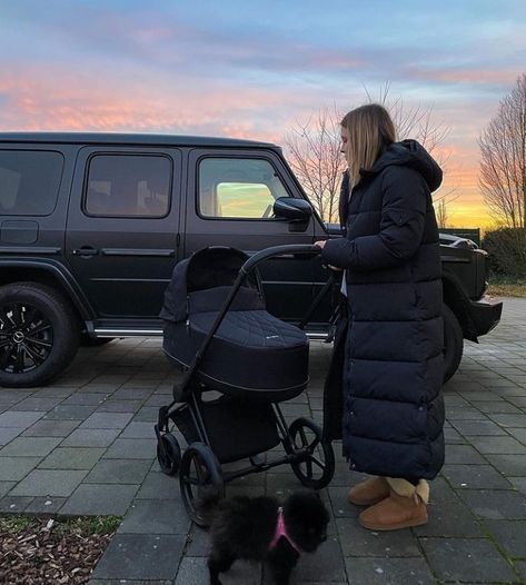 Black Suv, Mercedes Benz Wallpaper, My New Life, Mercedes G Wagon, Mom Car, Cute Lazy Day Outfits, Future Mom, Future Lifestyle, Cute Selfies Poses