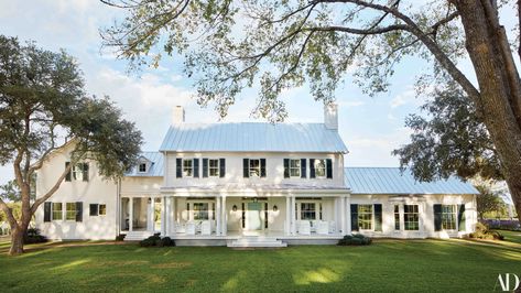 Inside a Family's Charming Texas Getaway | Architectural Digest Country Ranch House, Farmhouse House Plans, Farmhouse Addition, Texas Farmhouse, Tiny Farm, Country Ranch, Plans House, Farmhouse House, House Plans Farmhouse