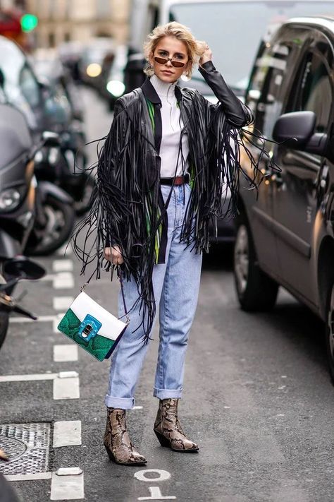 Funky Cowboy, Fringe Outfits, Fringe Jacket Outfit, Trendy Fall Outfits Casual, Ideas For Autumn, Caroline Daur, 2021 Fashion Trends, Fringe Clothing, Rocker Outfit