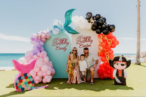 Twin Birthday Decoration Ideas, Sibling Birthday Theme Ideas, Twins Birthday Backdrop, Mixed Gender Birthday Party Ideas, Twins Balloon Decoration, Double Party Ideas, Twins 5th Birthday Party Ideas, 1st And 5th Combined Birthday Party, Boy And Girl Themed Birthday Party