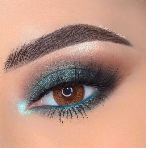 Tourquise Makeup Look, Turquoise Make Up Looks, Simple Teal Makeup Looks, Natural Teal Makeup Looks, Prom Makeup Looks For Teal Dress, Prom Makeup For Turquoise Dress, Make Up For Teal Blue Dress, Teal Prom Makeup Looks, Prom Makeup Teal Dress