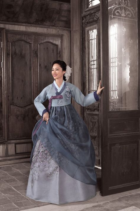 Wedding Hanbok, Hanbok Wedding Dress, Korean Traditional Dress Hanbok, Traditional Korean Clothing, Korea Traditional, Korean Traditional Clothing, Ancient Dress, Korean Traditional Dress, Modern Hanbok