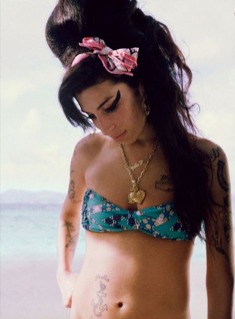 Amy Winehouse photographiée par Bryan Adams Amy Winehouse Albums, Tony Bennett, Mark Ronson, Bryan Adams, Cyndi Lauper, The Strokes, Classic Image, Janis Joplin, Amy Winehouse