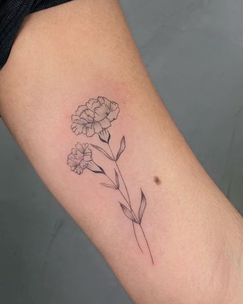 Carnation Flower Tattoo, Carnation Tattoo, Flower Bouquet Tattoo, Flower Tattoo Ideas, Bouquet Tattoo, Birth Flower Tattoos, Gorgeous Tattoos, Drawing Tattoo, Modern Tattoos