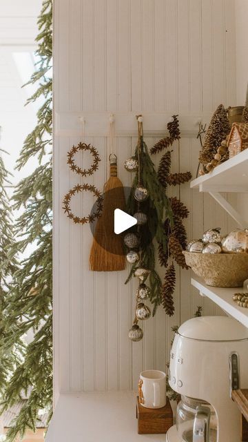 Cozy Winter Cottage Interior, Christmas Decor On Shelf, Christmas In The Kitchen, Vintage Christmas Kitchen Decor, Cottage Core Christmas Aesthetic, Cottage Core Christmas Decor, Cozy Christmas Decor Ideas, Cottage Christmas Aesthetic, Simple Christmas Aesthetic