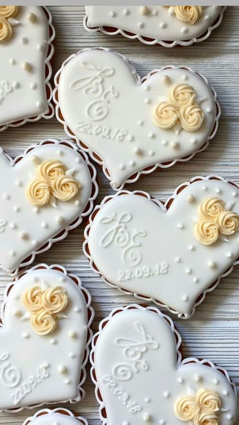 wedding cookies 50th Anniversary Cookies, Wedding Cookies Decorated, Elegant Cookies, Cookies Icing, Wedding Shower Cookies, Valentine Cookies Decorated, Anniversary Cookies, Bridal Cookies, Cookies Wedding